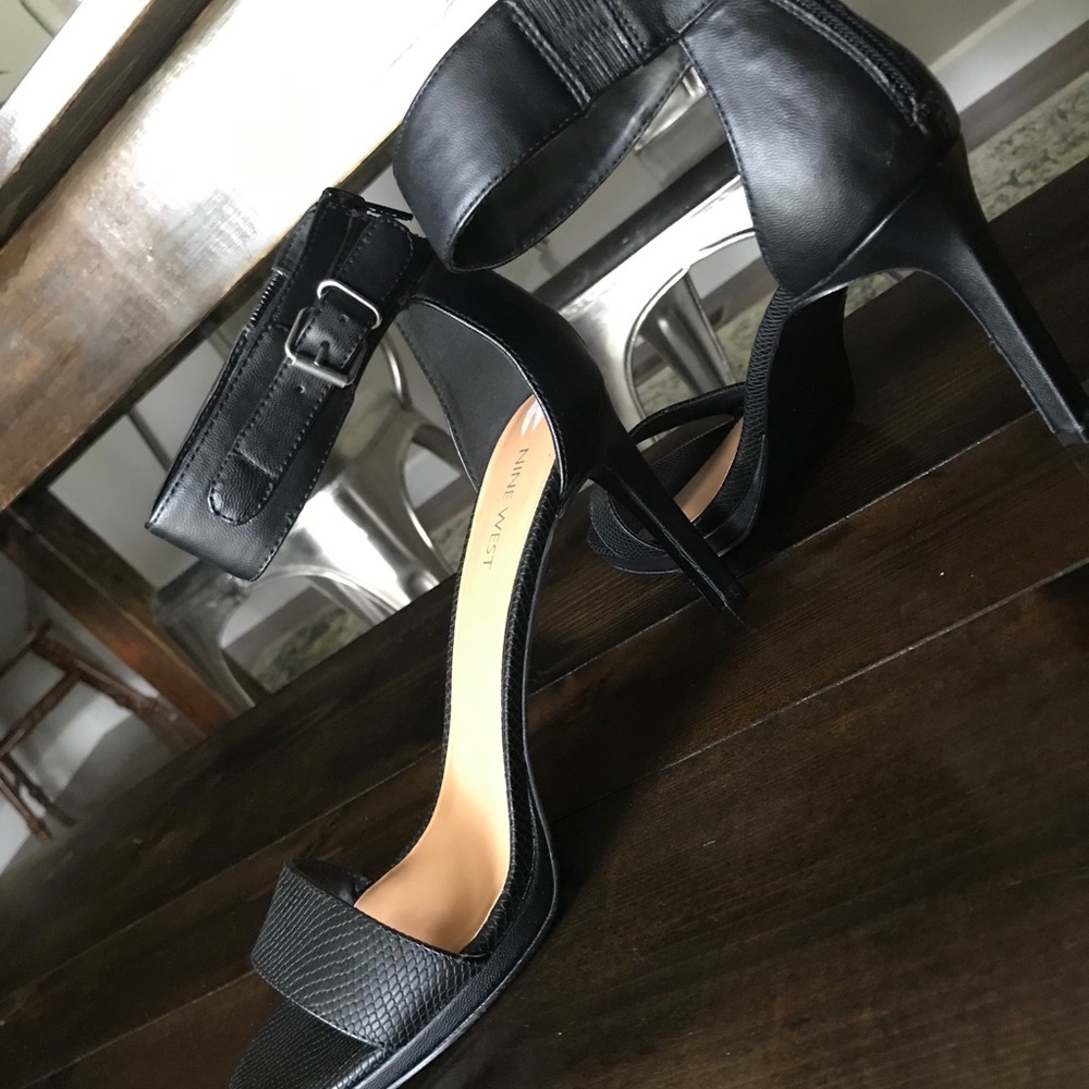Nine West Black Heeled Sandal Size 10